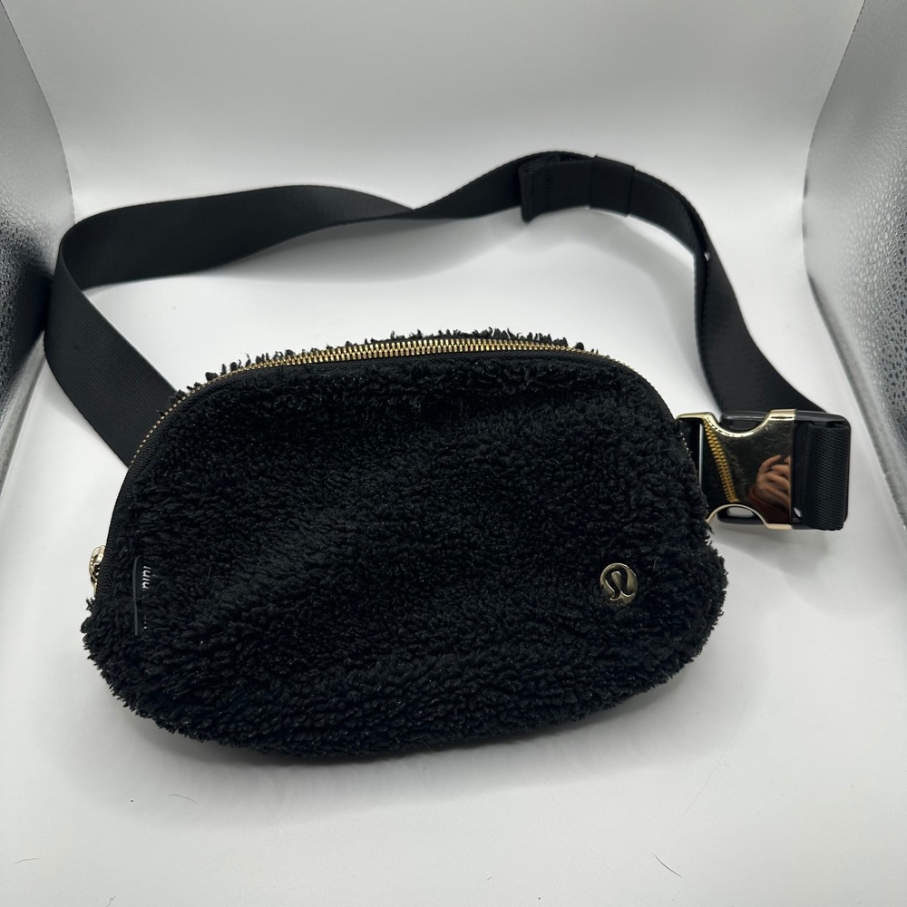 Lululemon Everywhere Belt Bag 1L teddy Black Gold Hardware Sherpa Fanny Pack